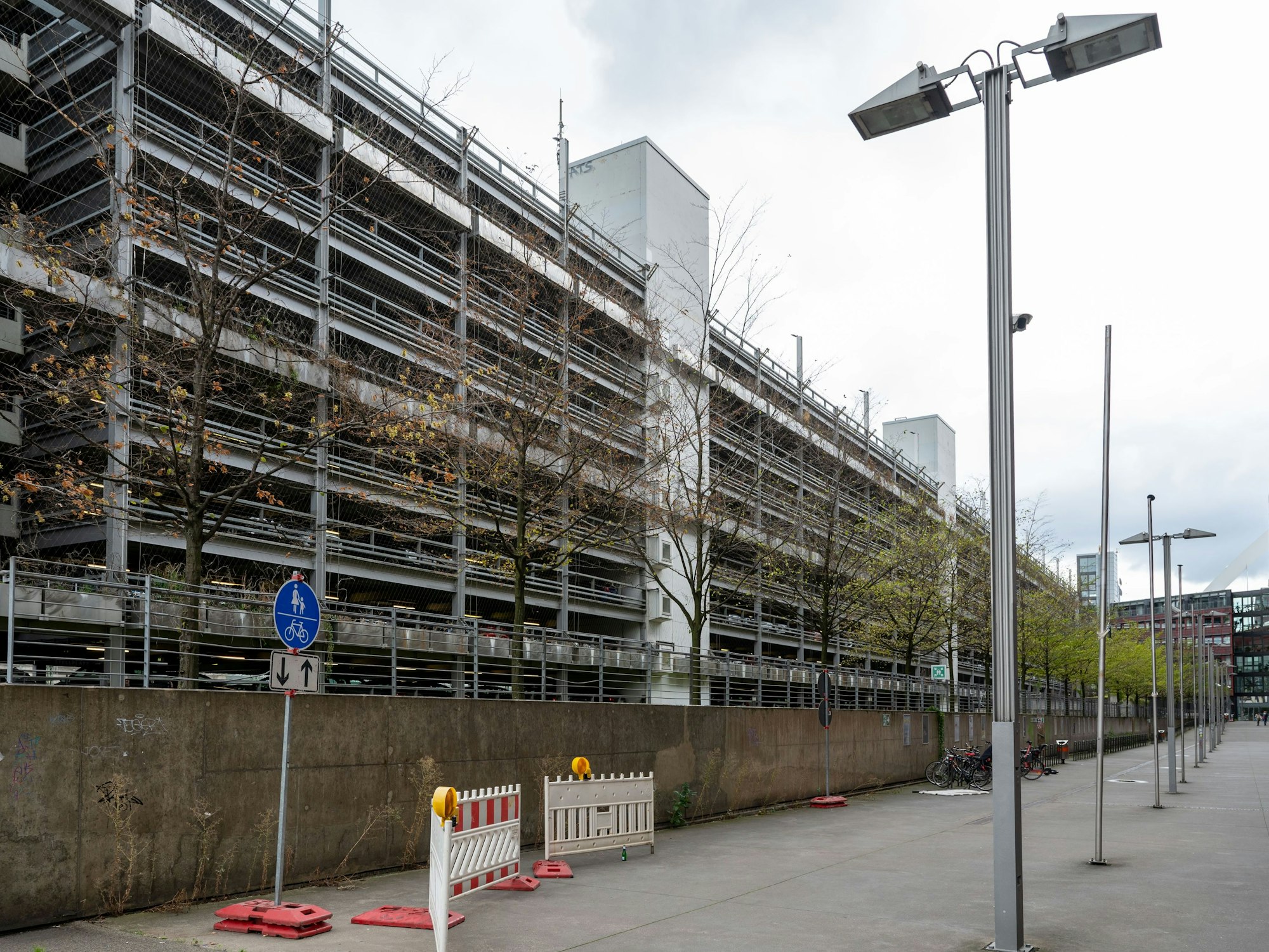 Parkhaus P1 der Lanxess Arena in Köln.