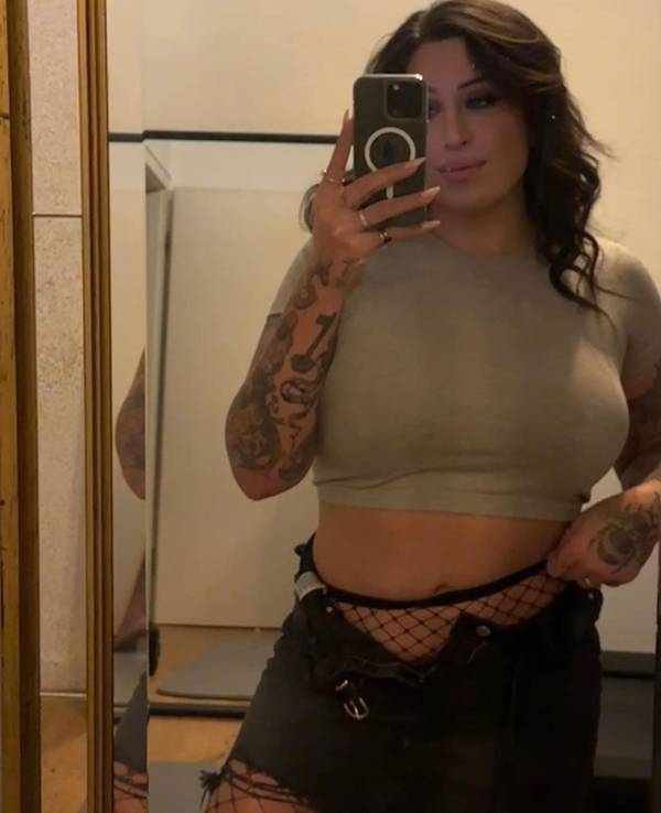 Jolina Mennen postet am 26. Dezember 2022 ein Selfie auf Instagram.