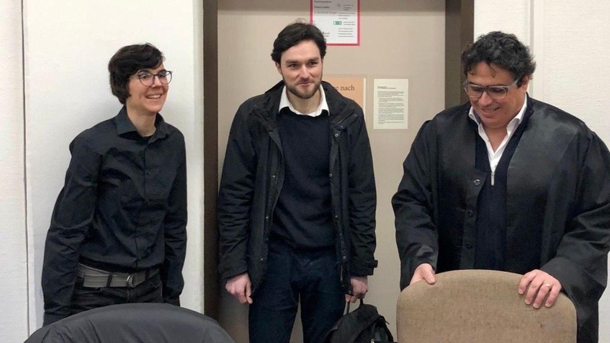 Maike V. und Sebastian B. stehen in Köln vor Gericht. Sie haben sich bei der Letzten Generation auf die Straße geklebt.