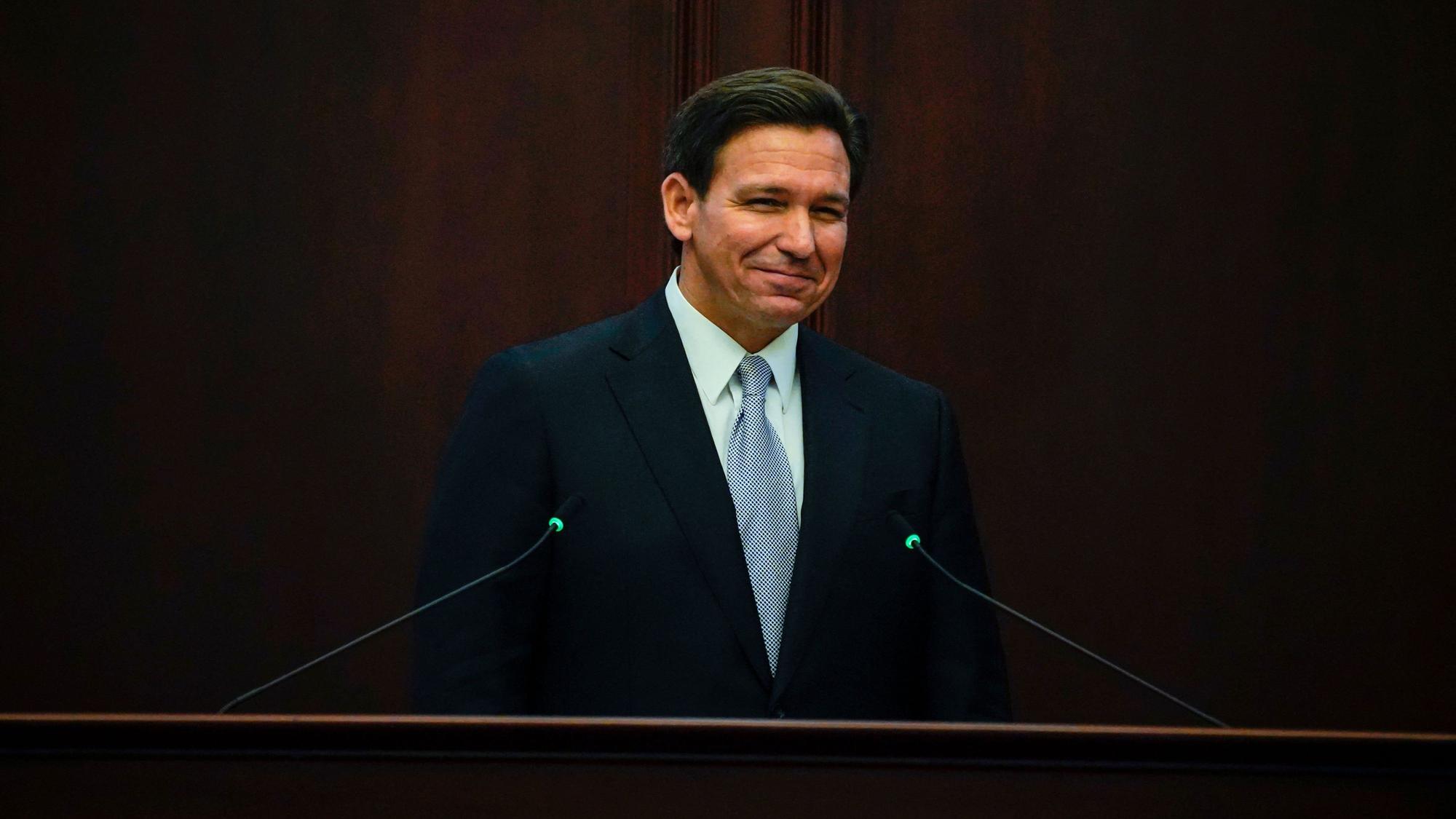 Floridas Gouverneur Ron DeSantis (hier am 7. März in Tallahassee) schockiert mit seinem Statement zum Krieg in der Ukraine.