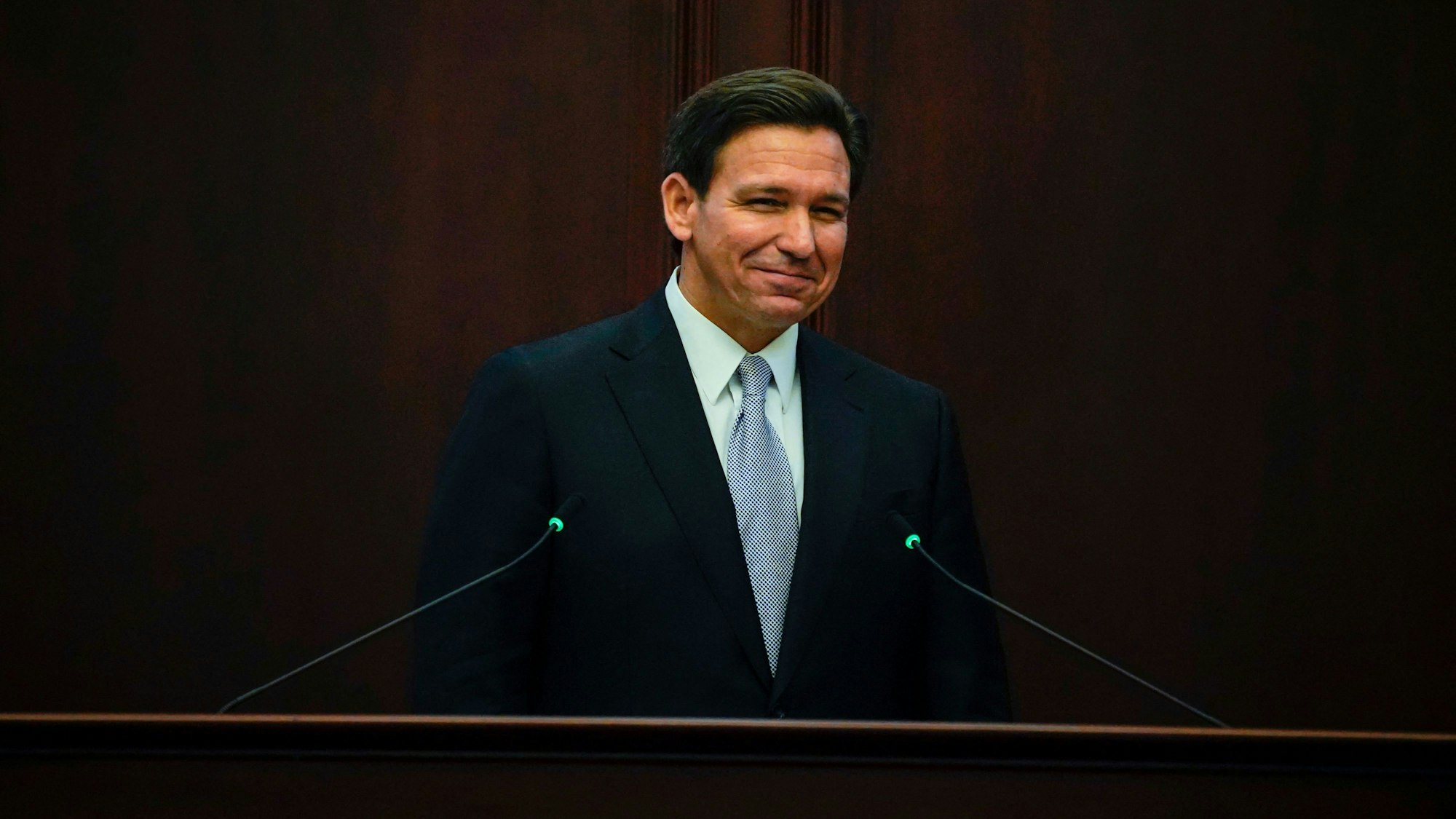 Floridas Gouverneur Ron DeSantis (hier am 7. März in Tallahassee) schockiert mit seinem Statement zum Krieg in der Ukraine.