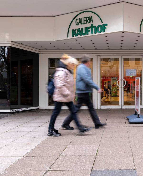 Außenaufnahme der Galeria Kaufhof in Duisburg, einem der Häuser, die geschlossen werden.