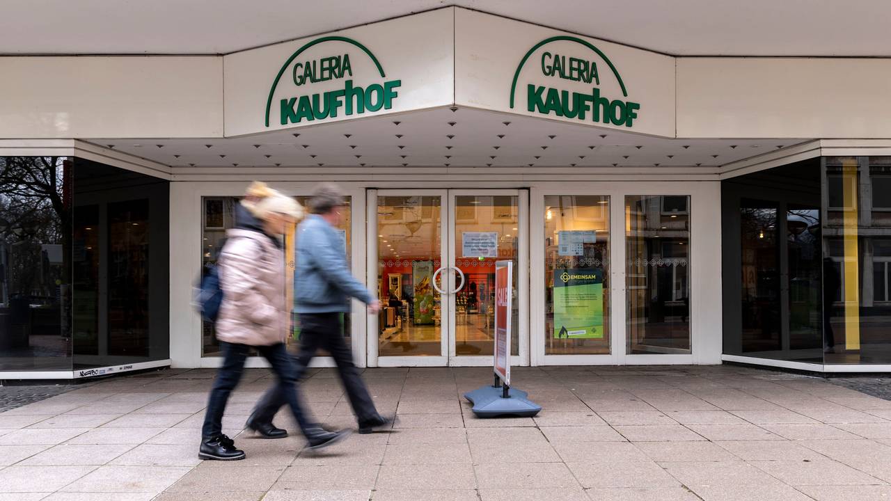 Außenaufnahme der Galeria Kaufhof in Duisburg, einem der Häuser, die geschlossen werden.