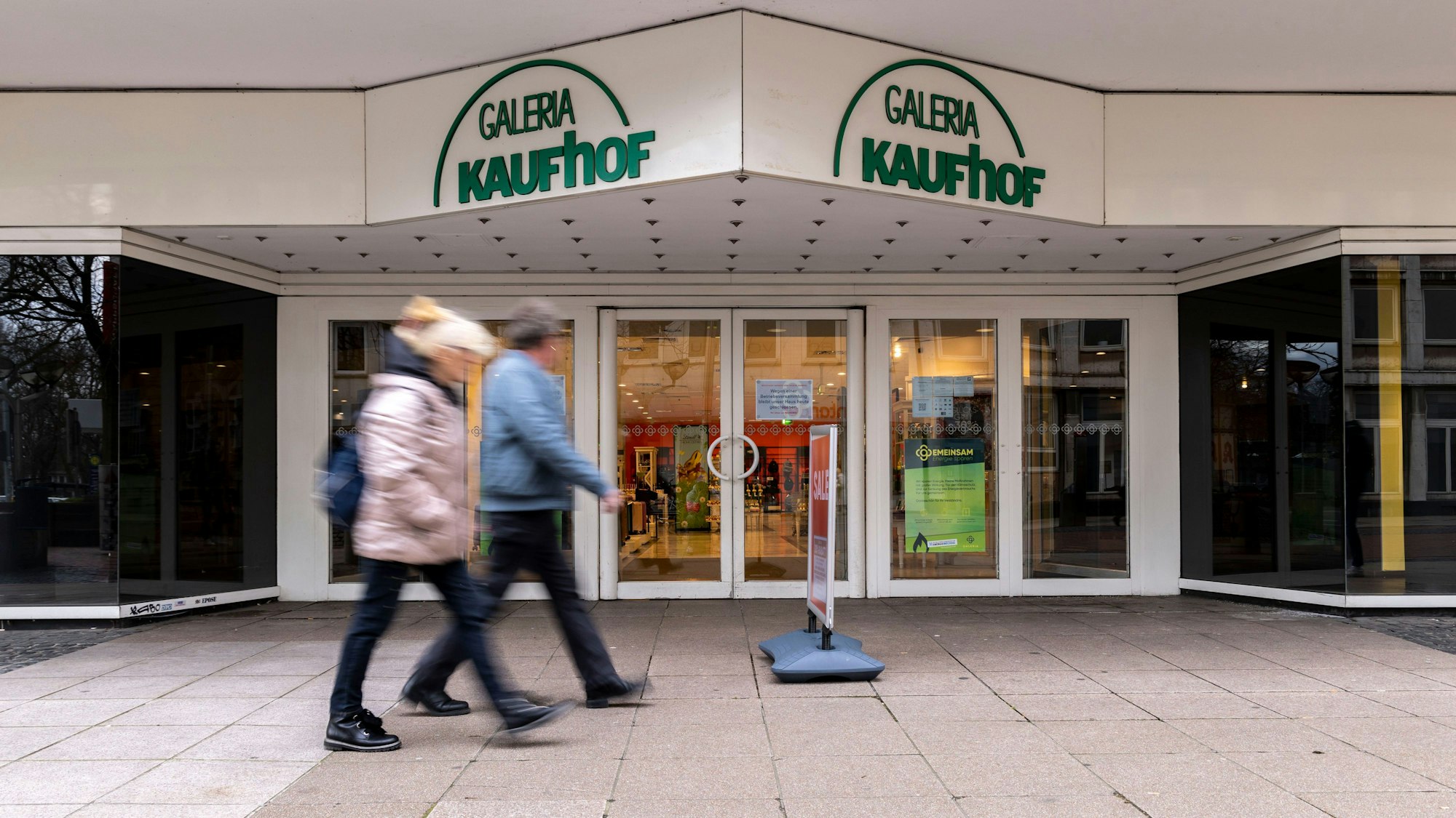 Außenaufnahme der Galeria Kaufhof in Duisburg, einem der Häuser, die geschlossen werden.