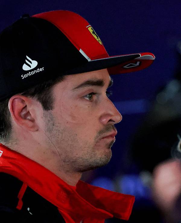 Ferrari-Fahrer Charles Leclerc schaut nicht gerade begeistert aus.