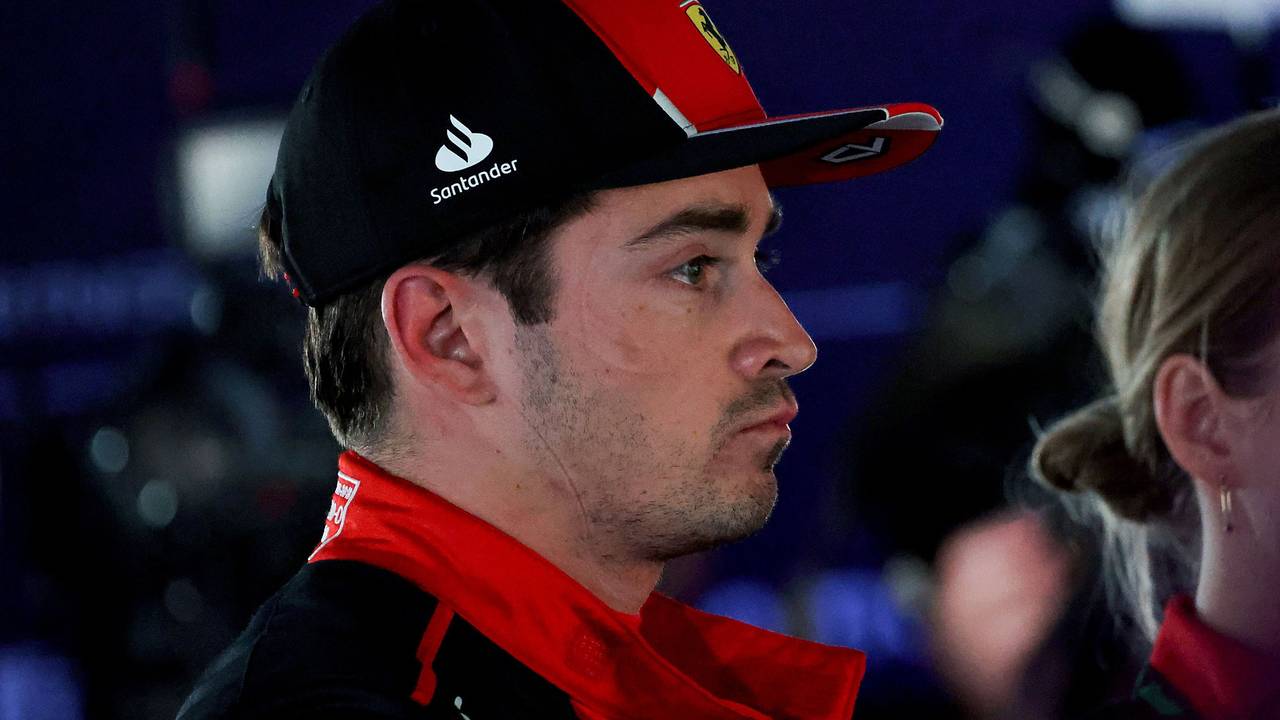 Ferrari-Fahrer Charles Leclerc schaut nicht gerade begeistert aus.