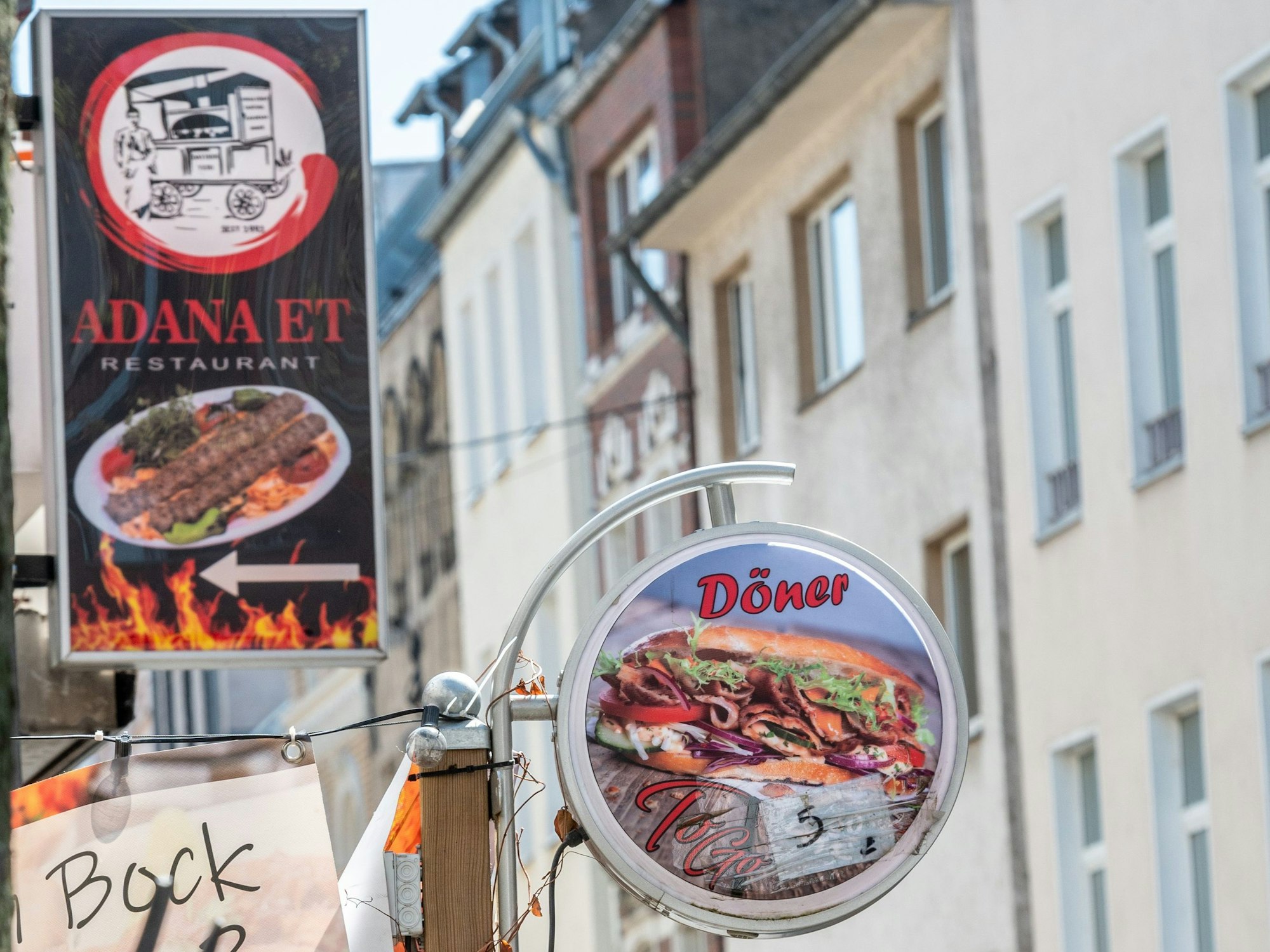 23.04.2021, Köln: Dönerläden in der Weidengasse. Foto: Uwe Weiser