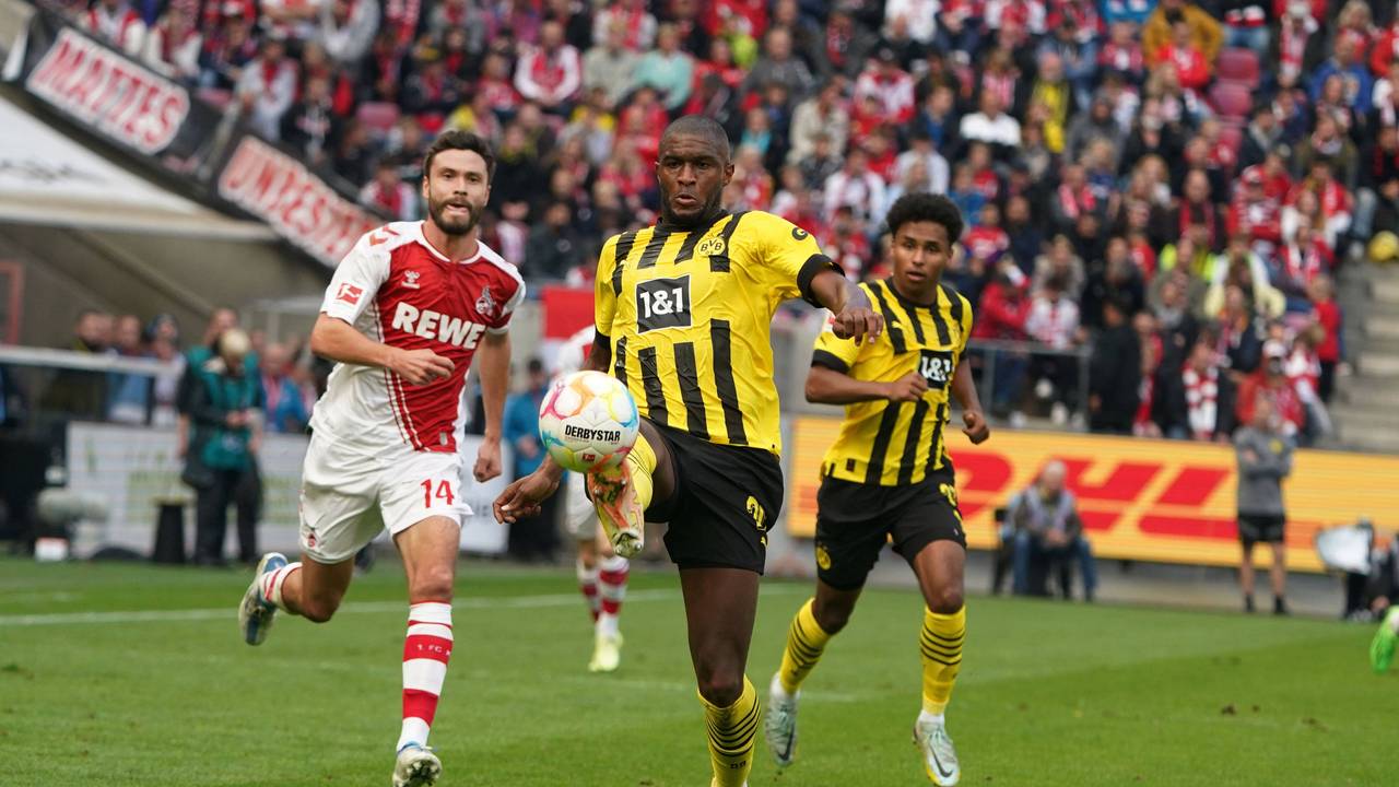 Anthony Modeste und Jonas Hector liefern sich ein Laufduell.