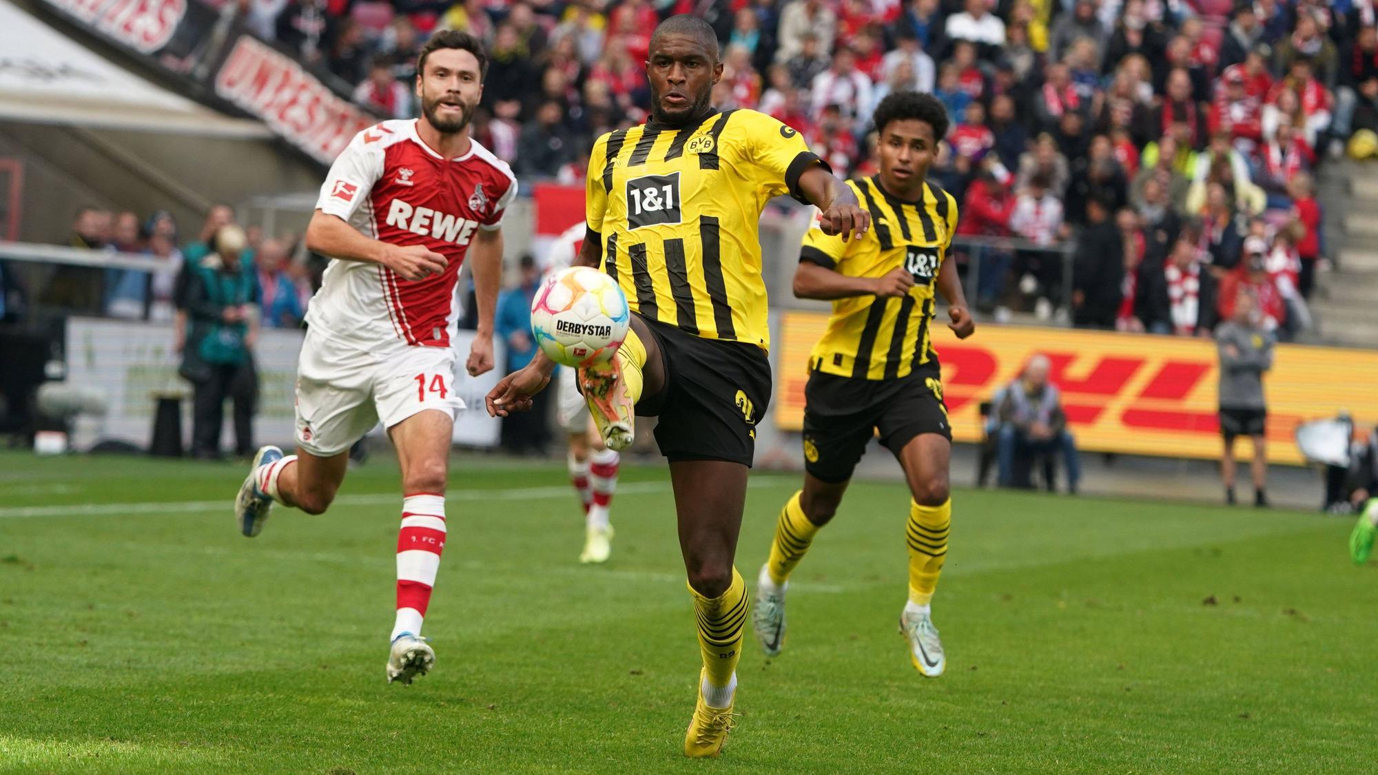 Anthony Modeste und Jonas Hector liefern sich ein Laufduell.