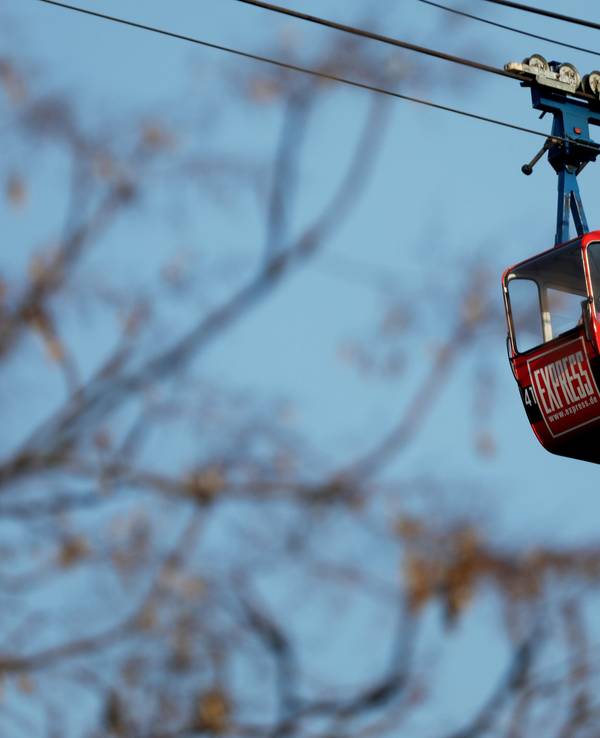 Zwei Gondeln von der Kölner Seilbahn.