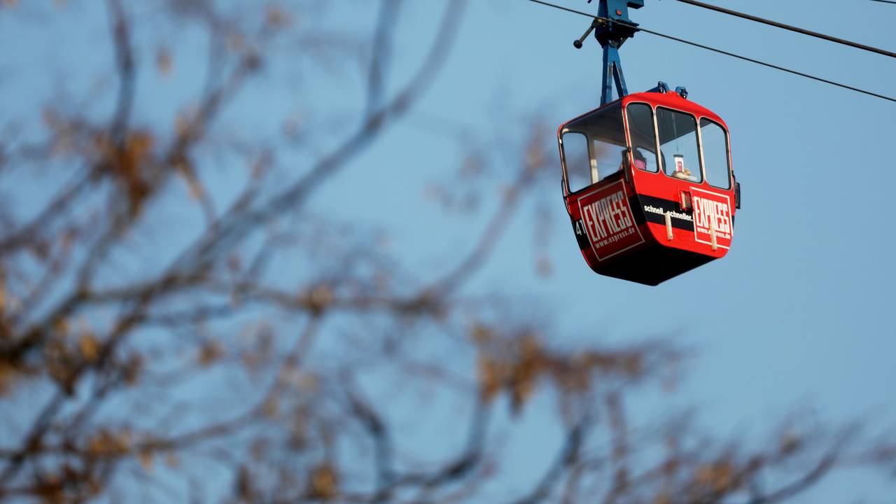Zwei Gondeln von der Kölner Seilbahn.