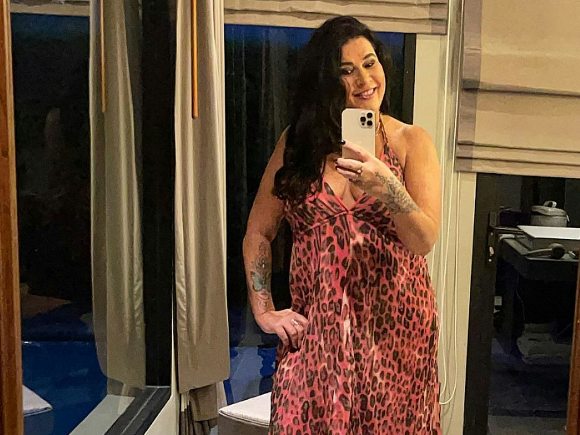 Iris Klein posiert für ein Spiegel-Selfie.