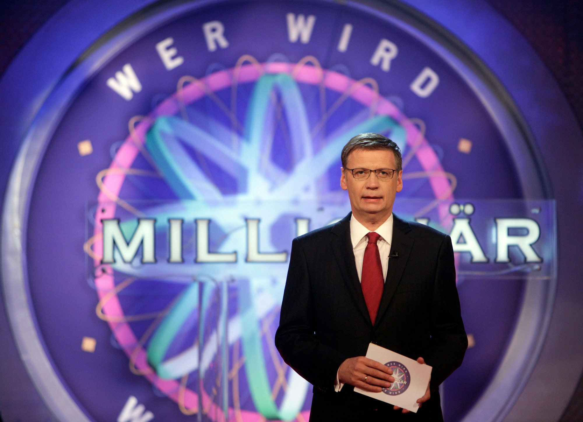 Günther Jauch moderiert die Aufzeichnung der Sendung „Wer wird Millionär? - Prominenten-Special“ in Köln (es handelt sich um ein Archivfoto vom 09. November 2010).