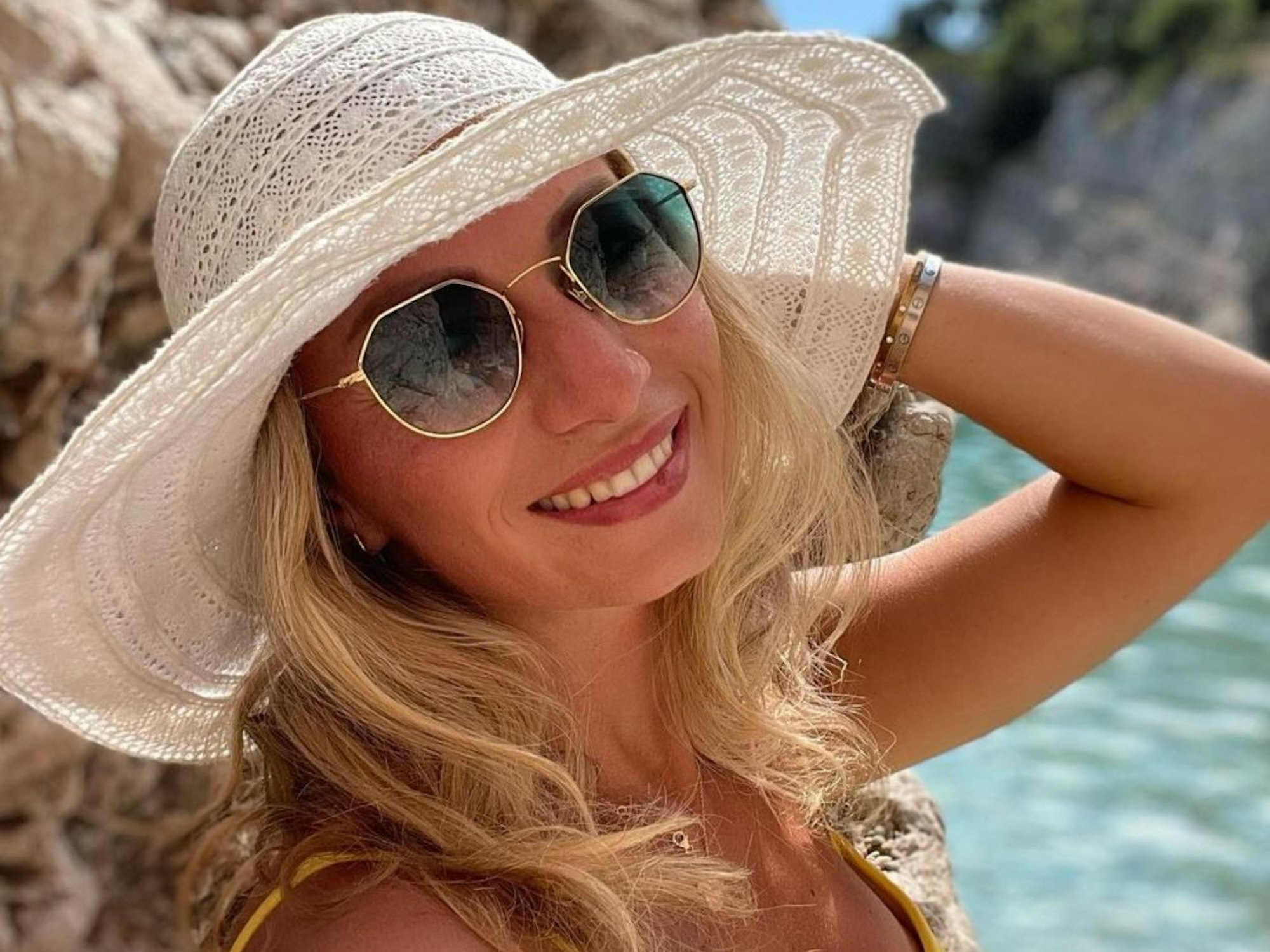 Regina Luca posiert für Instagram-Selfie.