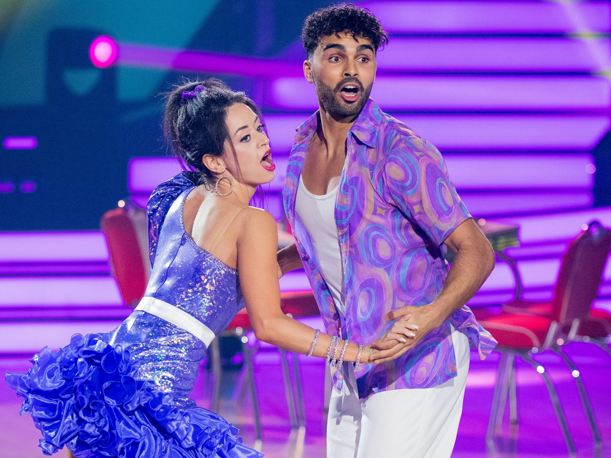 Younes Zarou, TikTok-Star, und Malika Dzumaev, Profitänzerin, tanzen in der RTL-Tanzshow „Let's Dance“ im Coloneum.