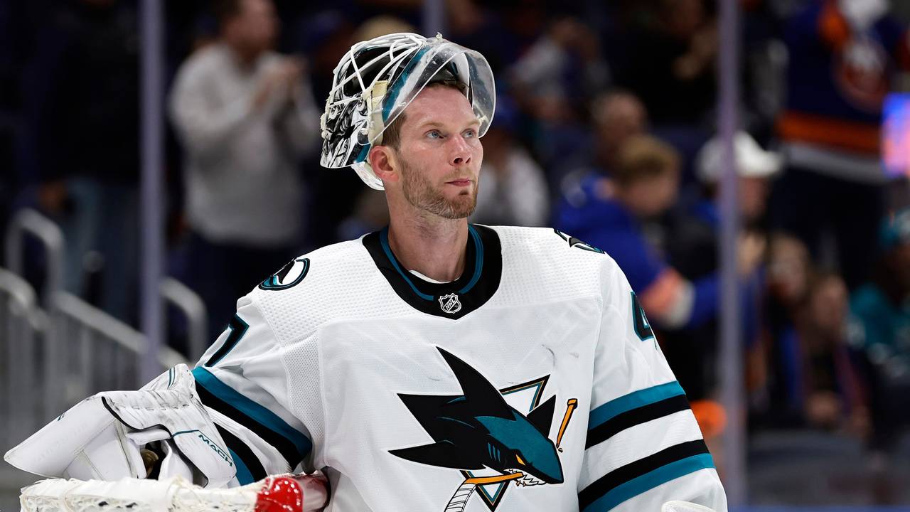James Reimer ist nach einem Gegentreffer enttäuscht.