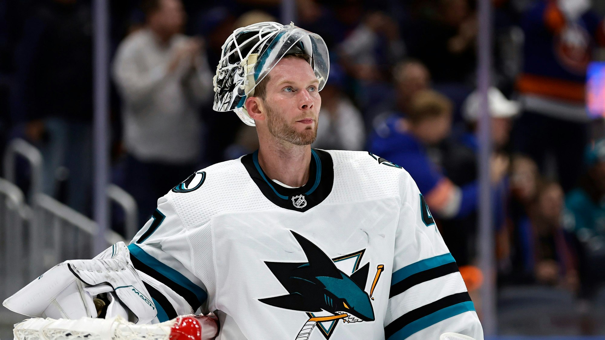 James Reimer ist nach einem Gegentreffer enttäuscht.