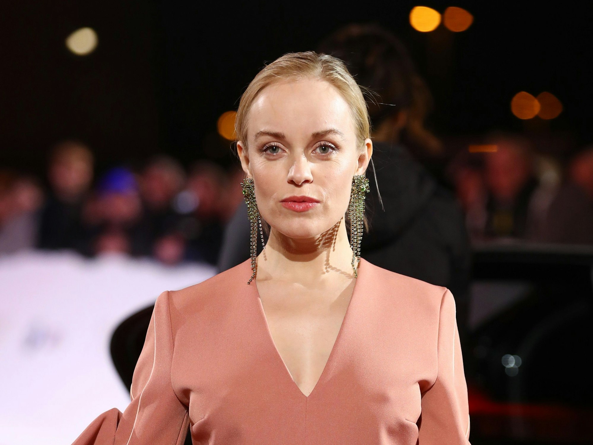 Die Schauspielerin Friederike Kempter kommt zu einer Veranstaltung.