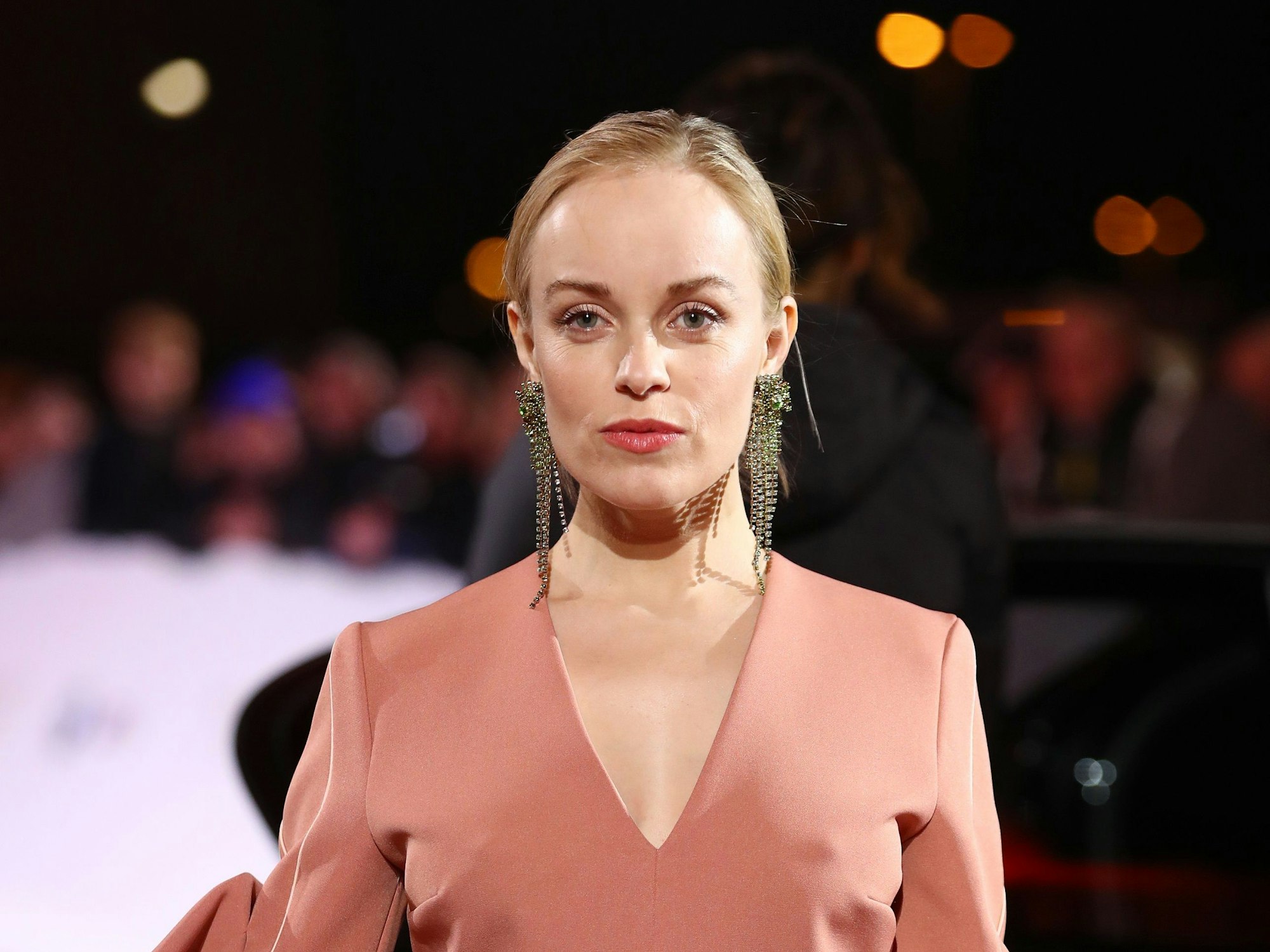 Die Schauspielerin Friederike Kempter kommt zu einer Veranstaltung.