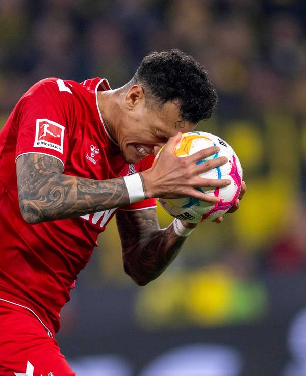 Davie Selke jubelt in Dortmund über sein erstes Tor für den 1. FC Köln.