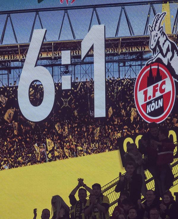 Die Anzeigetafel im Signal-Iduna-Park zeigt das 6:1-Ergebnis zwischen Borussia Dortmund und dem 1. FC Köln.