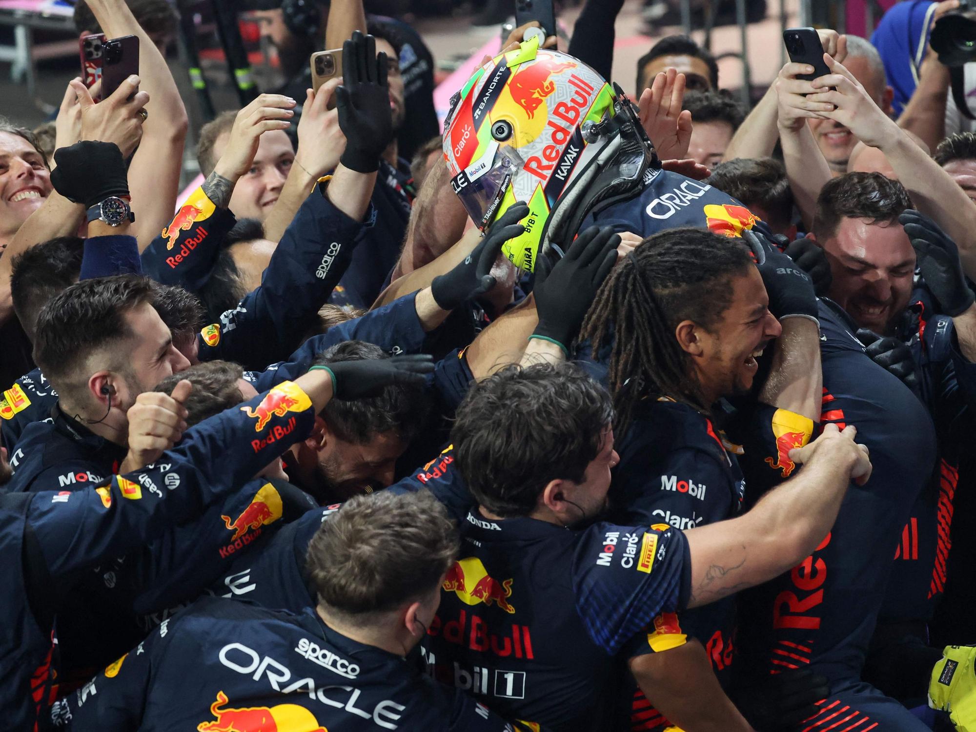 Red Bull Racings jubelt mit Sergio Perez