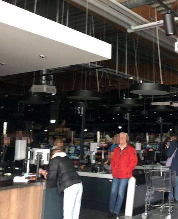 Am Montagnachmittag ist in mehreren Kölner Veedeln der Strom ausgefallen. Unter anderem gingen auch bei Edeka in Godorf die Lichter aus.