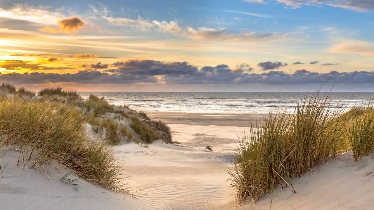Die Nordsee am Strand der niederländischen Insel Ameland.