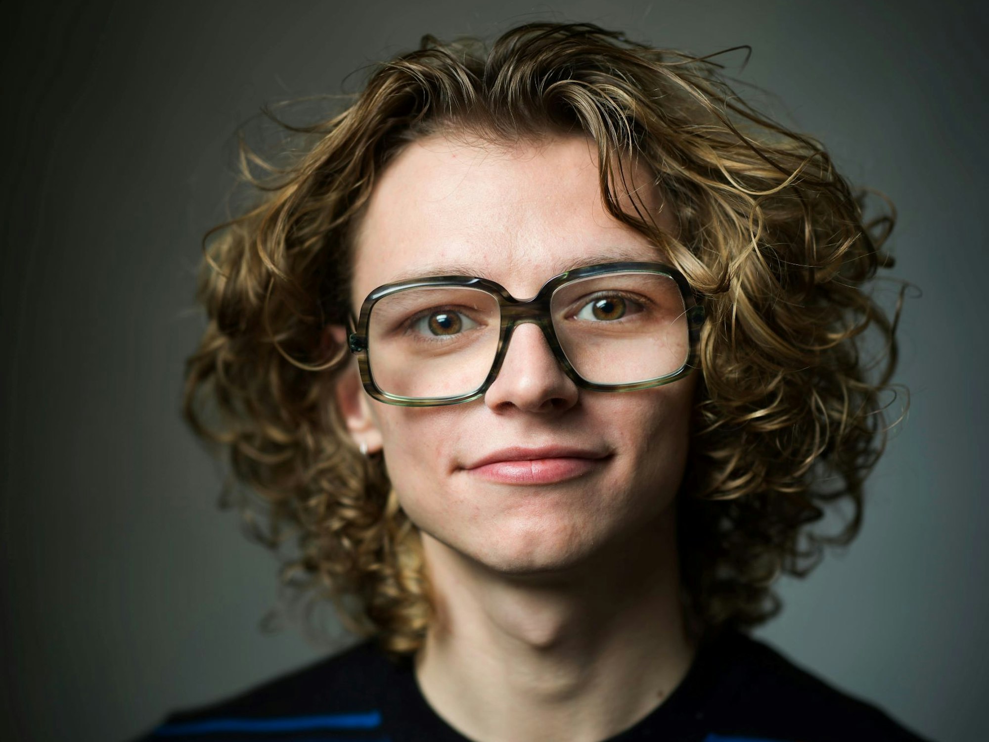 Teun Toebes aus den Niederlanden. Er ist Altenpfleger und lebt mit Demenzkranken zusammen.