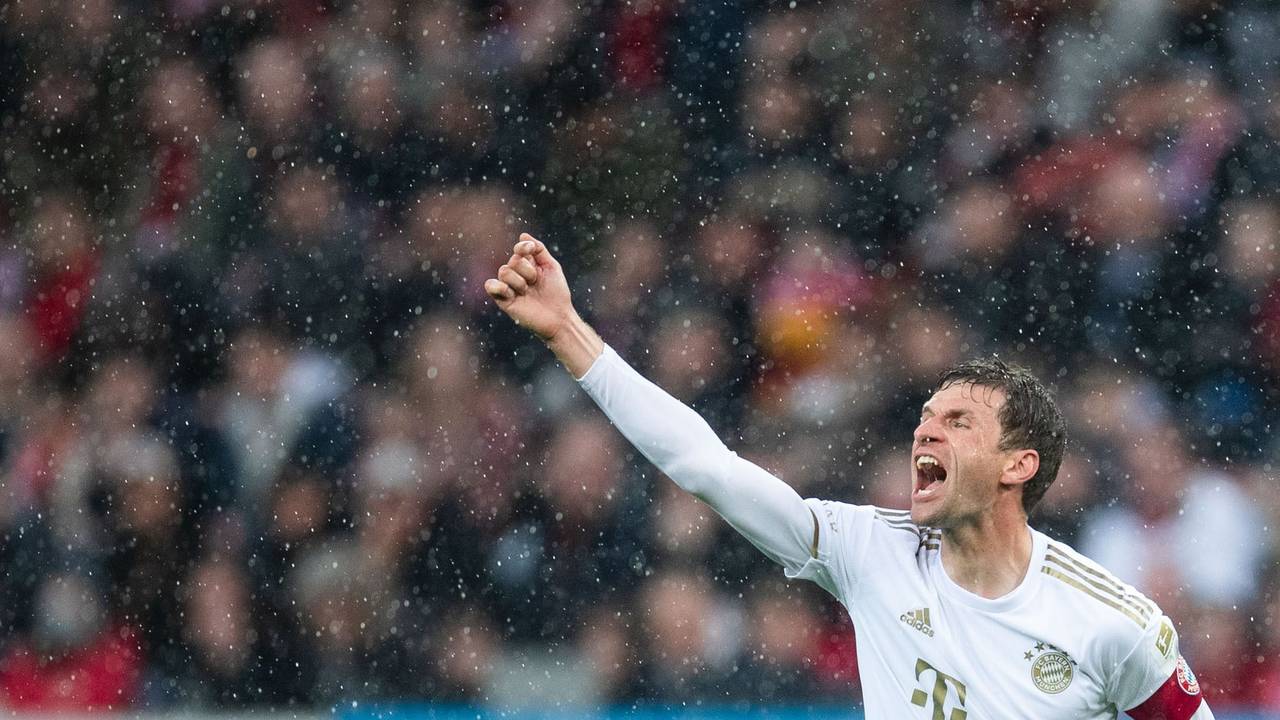 Bayerns Thomas Müller reagiert während der Partie.