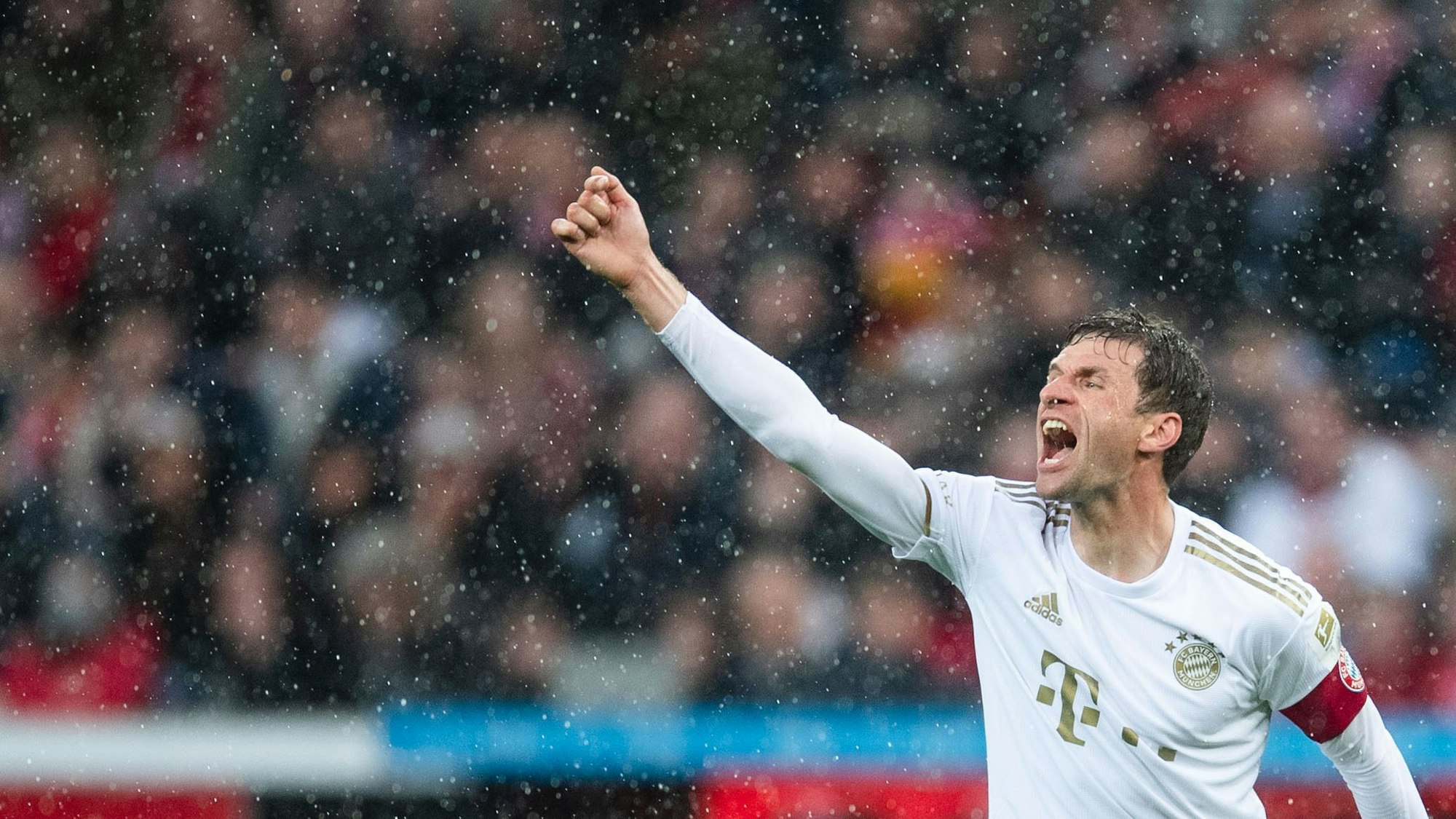 Bayerns Thomas Müller reagiert während der Partie.