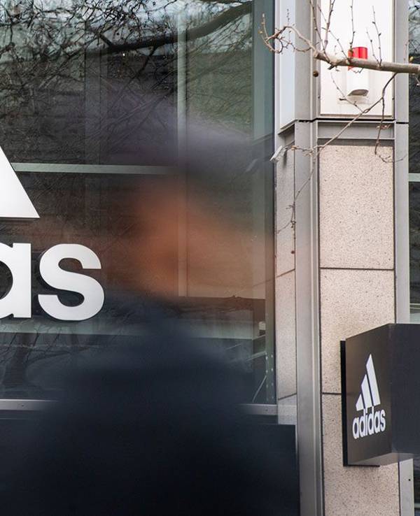 Adidas Store mit Logo