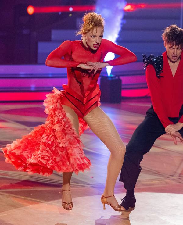 Anna Ermakova, Model, und Valentin Lusin, Profitänzer, tanzen in der RTL-Tanzshow „Let's Dance“.
