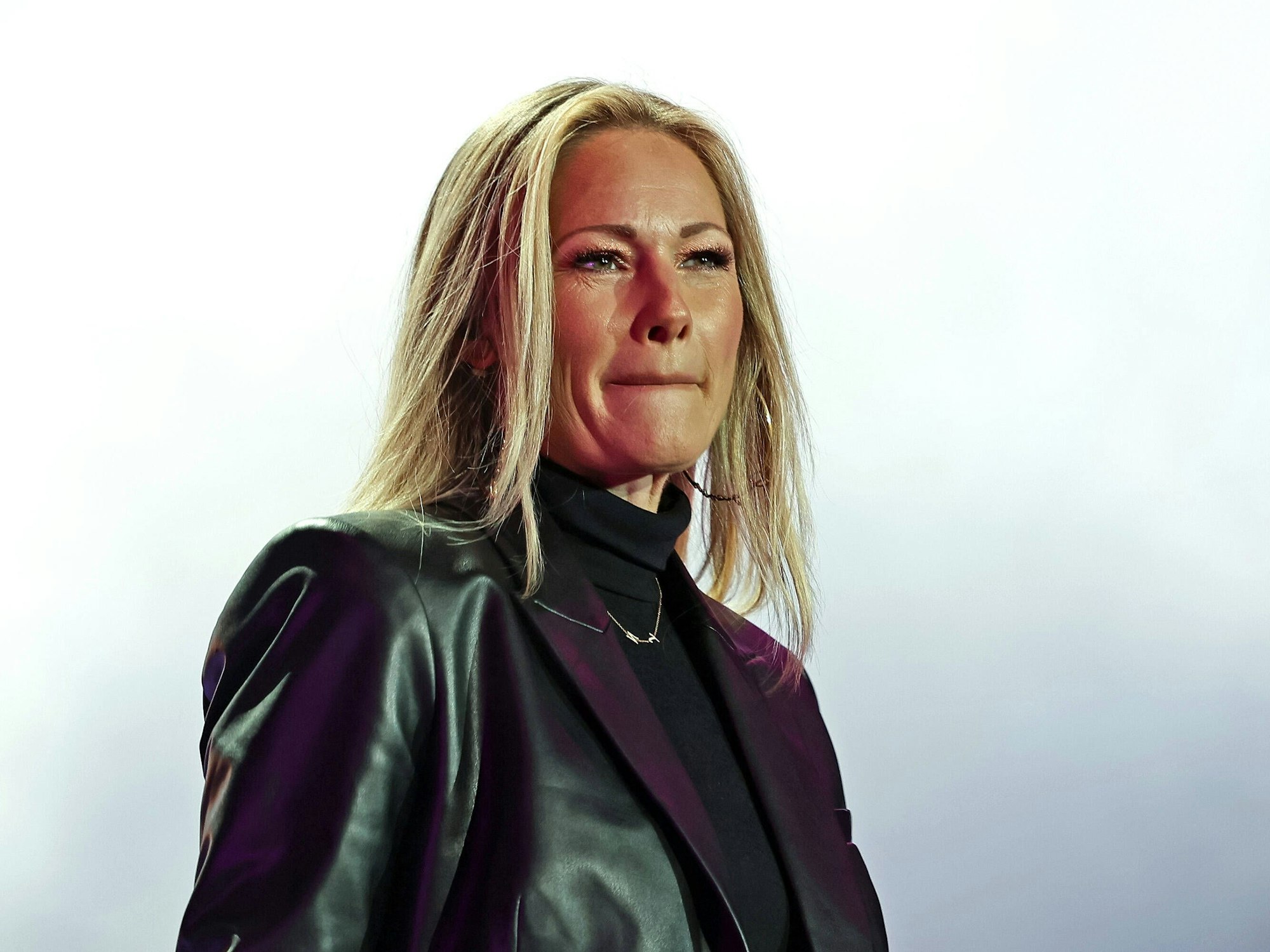 Helene Fischer steht beim Konzert auf der Bühne.