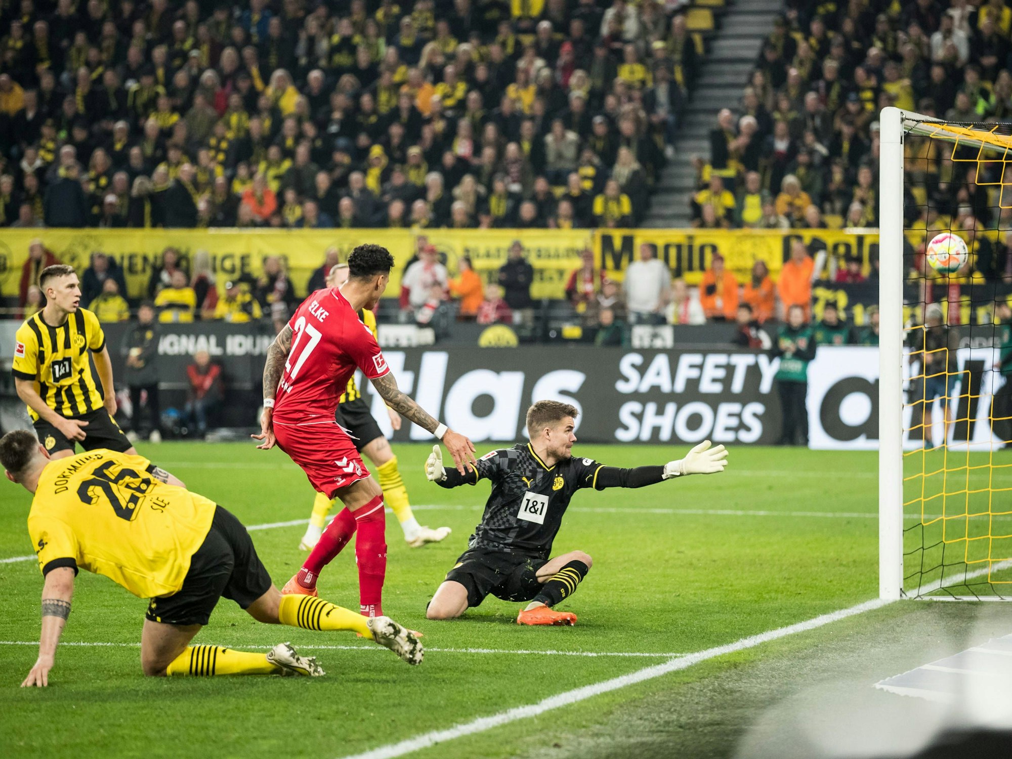 Davie Selke trifft für den 1. FC Köln gegen den BVB.