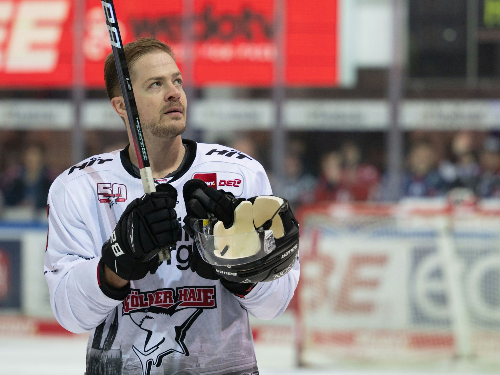 Moritz Müller wird vor dem Spiel für sein 1000. Spiel geehrt.