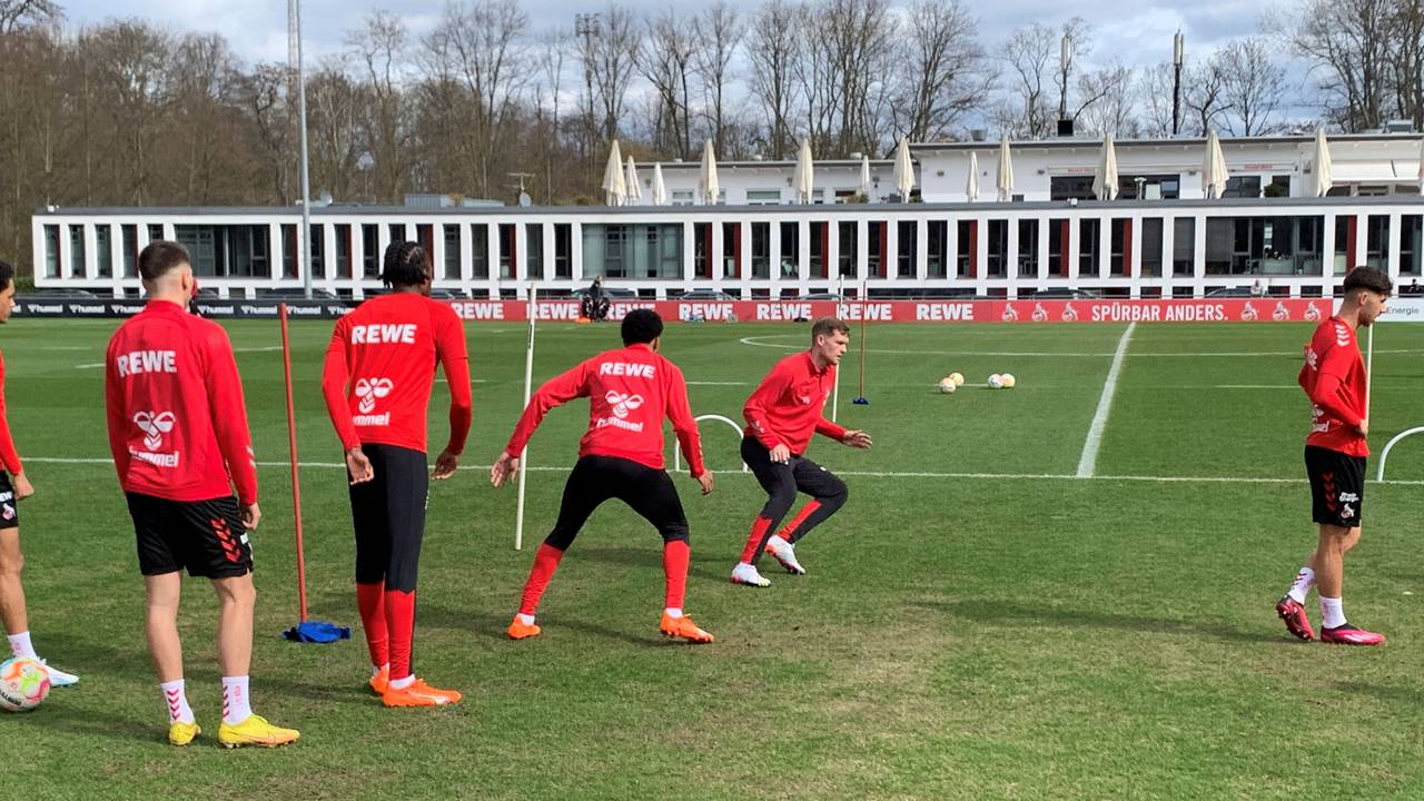 Luca Kilian im Mannschaftstraining des 1. FC Köln.
