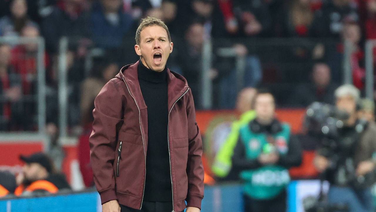Trainer Julian Nagelsmann Muenchen gibt lautstark Anweisungen.