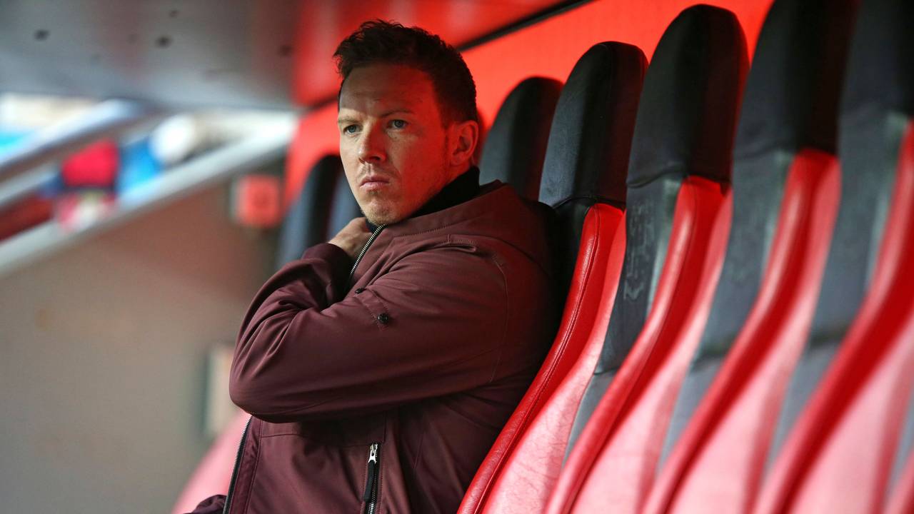 Trainer Julian Nagelsmann auf der Bank.