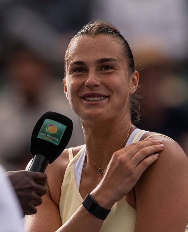 Aryna Sabalenka gibt nach ihrem Sieg ein Interview.