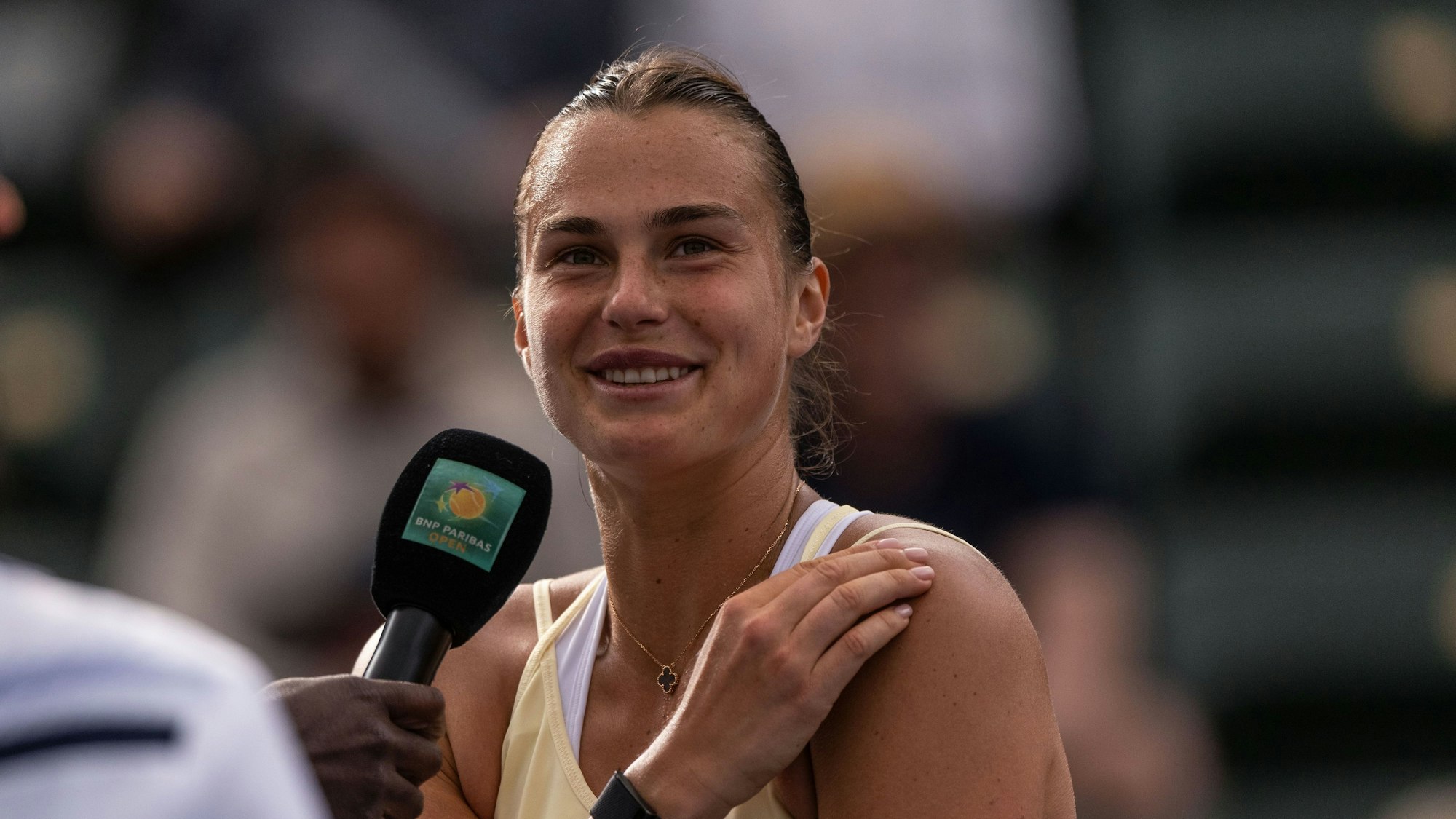 Aryna Sabalenka gibt nach ihrem Sieg ein Interview.