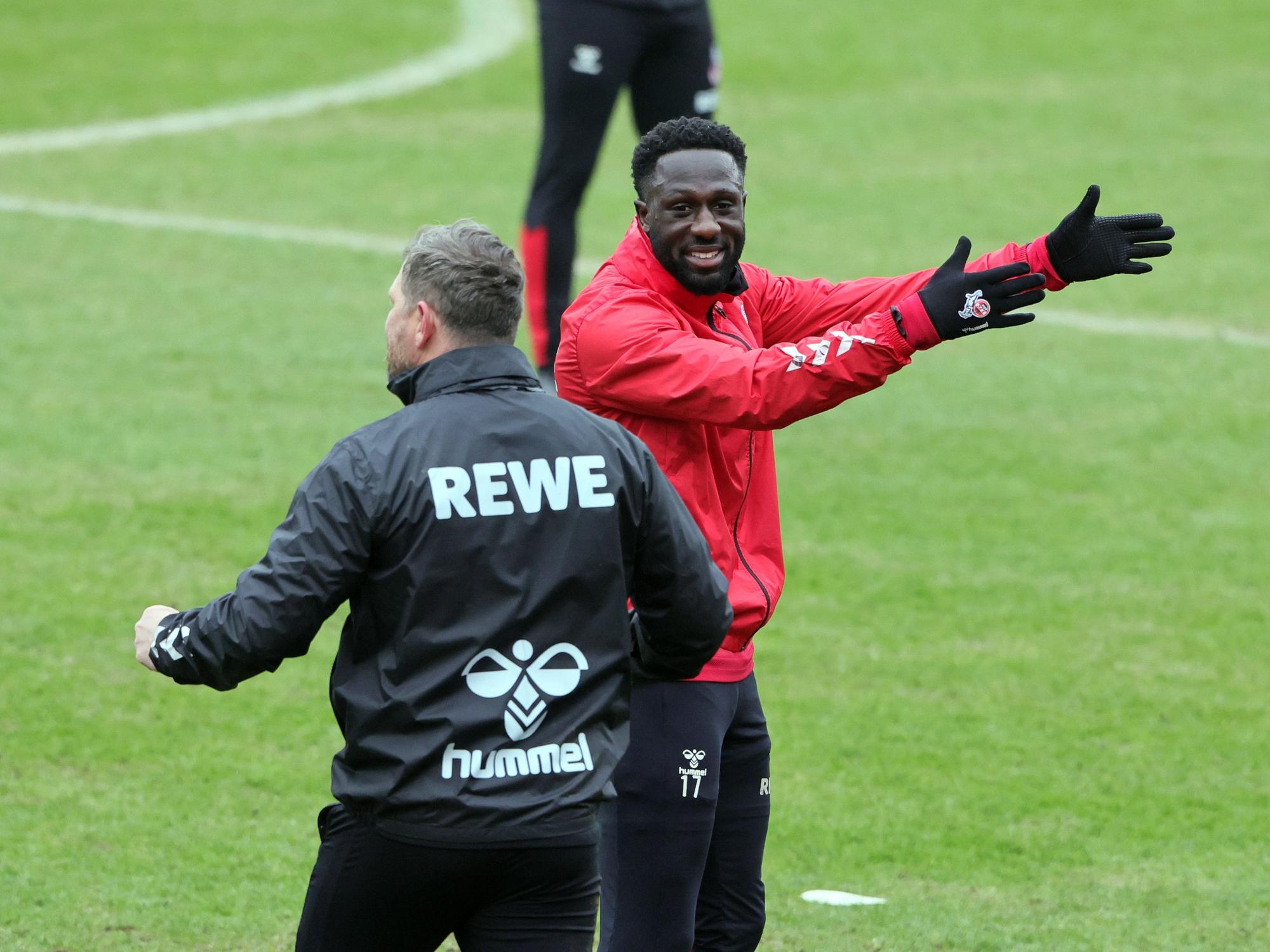 Kingsley Schindler und Steffen Baumgart haben gemeinsam Spaß im Training.