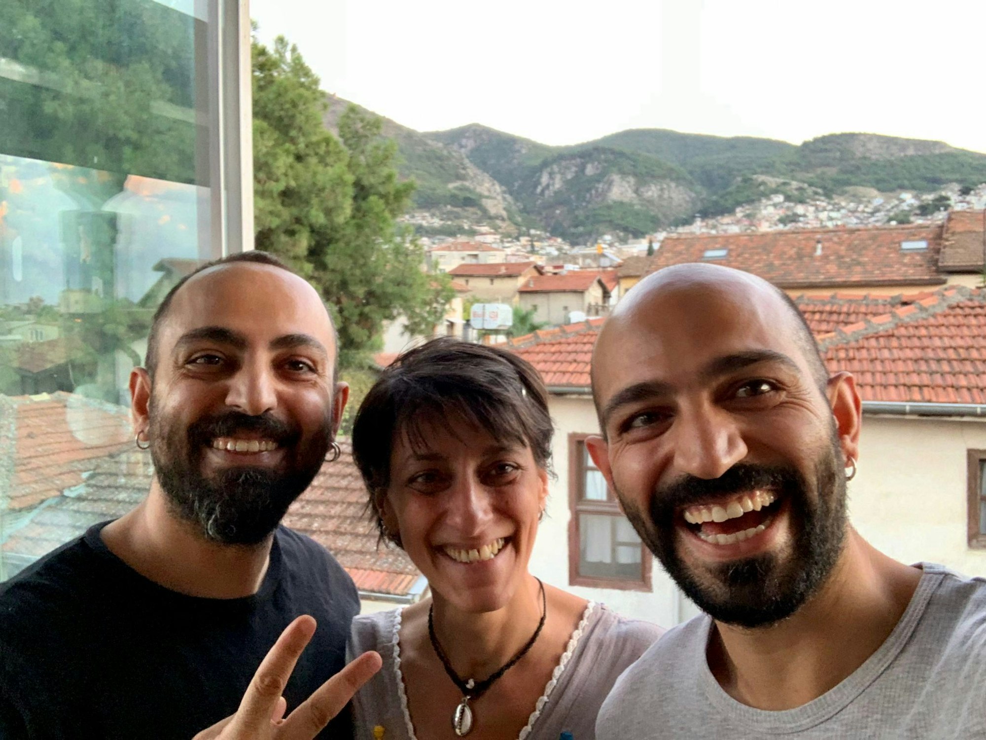 Özgür, Cane und Ogur auf einem Bild.