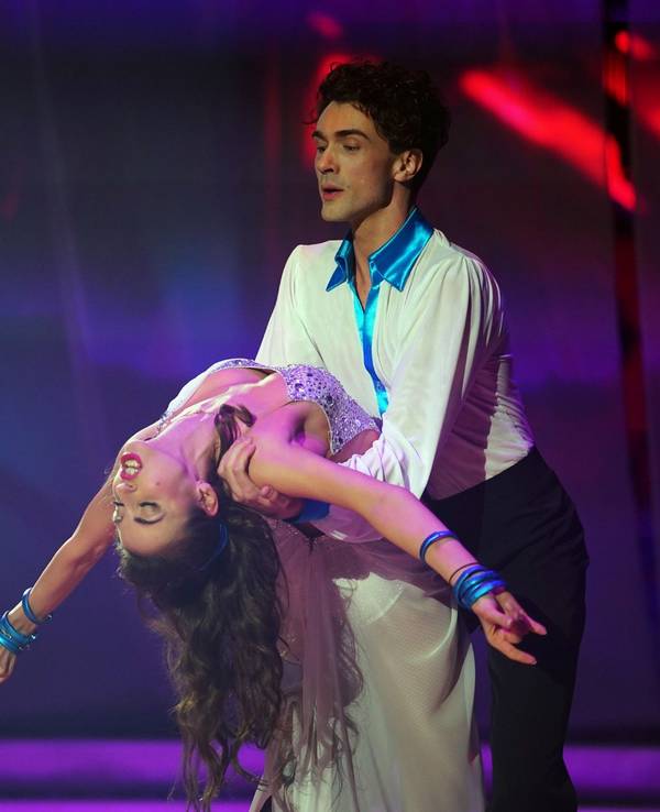 Timon Krause und Ekaterina Leonova tanzen Rumba.
