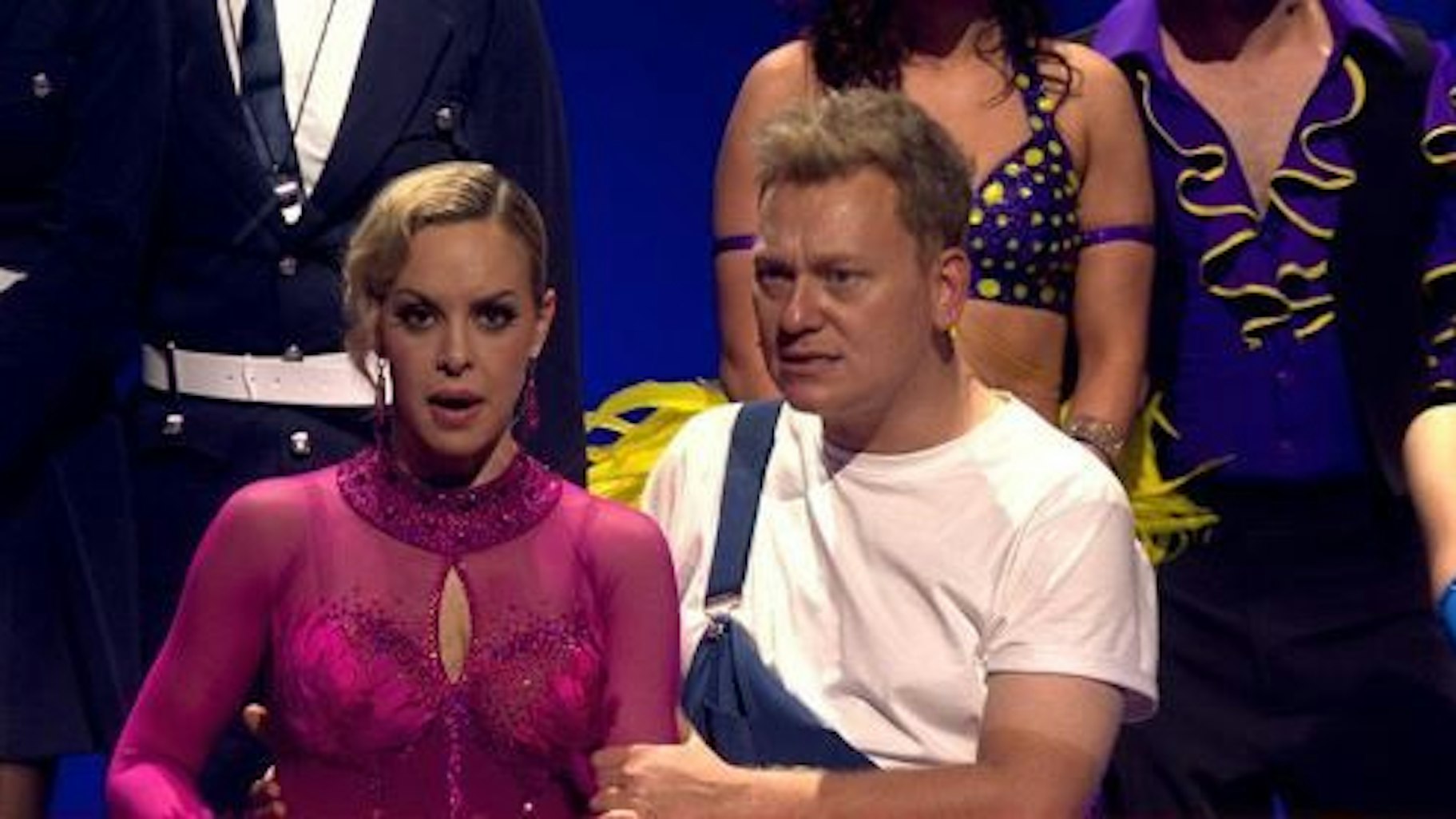 „Knossi“ und Isabel Edvardsson können es nicht glauben: Bei „Let’s Dance“ gibt es einen Partnertausch.