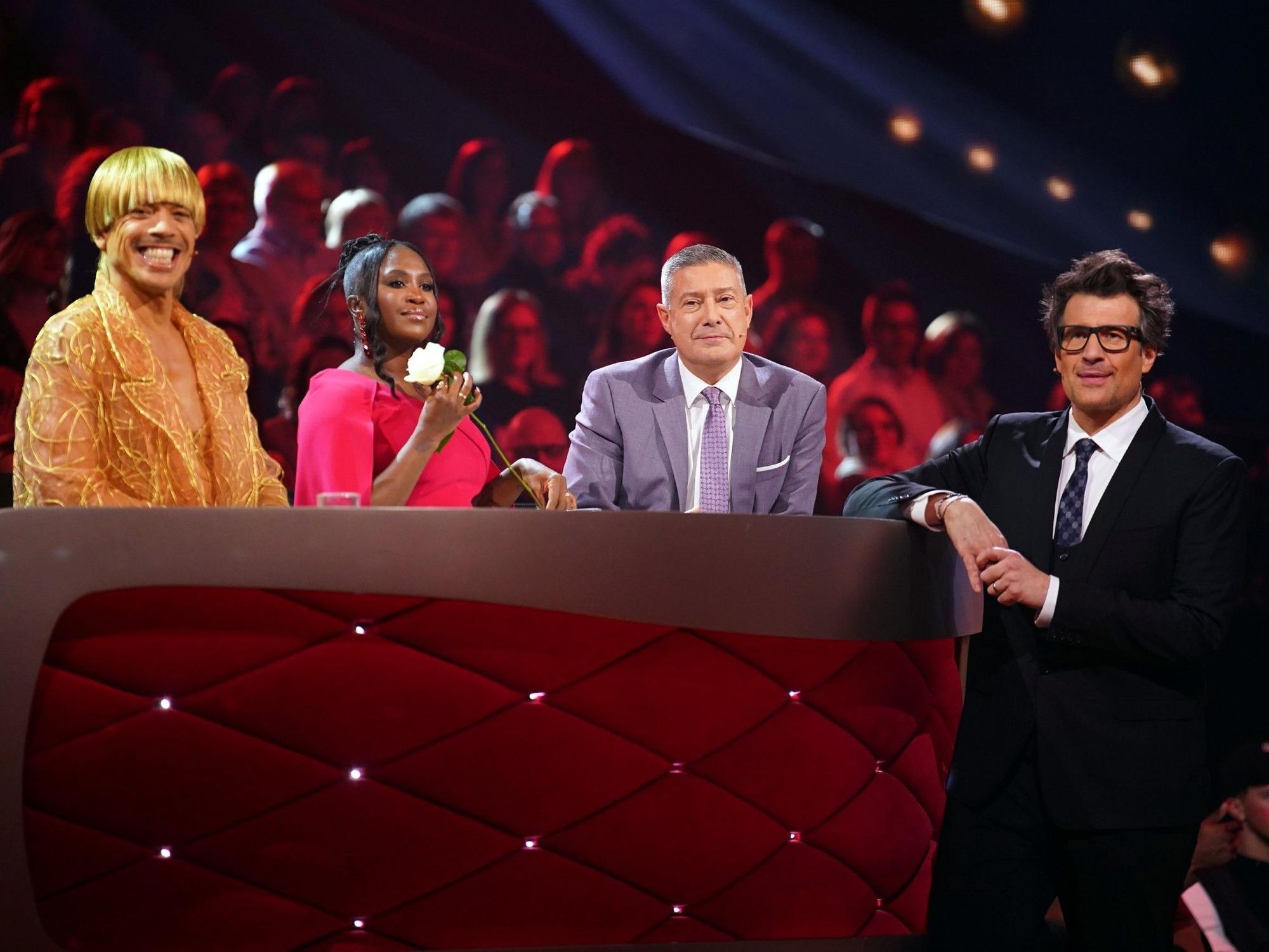 Die Let's Dance -Jury mit Jorge González (v.l.), Motsi Mabuse und Joachim Llambi sowie Moderator Daniel Hartwich am 10. März 2023.