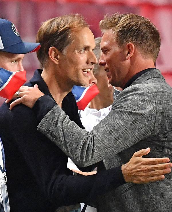 Treffen zweier Trainer: Julian Nagelsmann umarmt Thomas Tuchel.