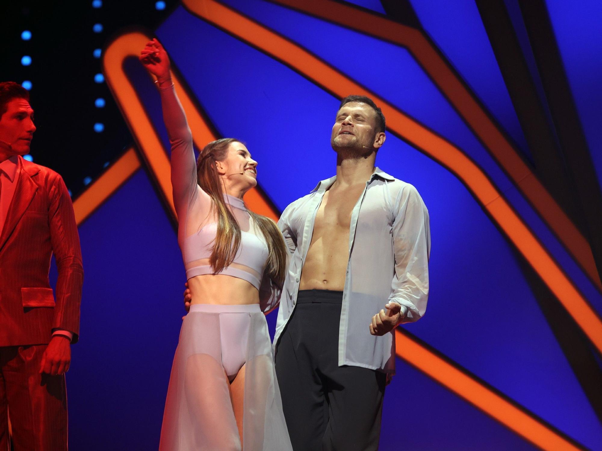 Mimi Kraus und Mariia Maksina während der Entscheidung in „Let's Dance“-Show 5 am 24. März 2023.