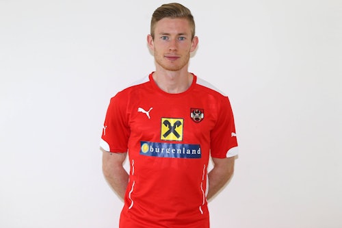 Florian Kainz posiert für ein Presse-Foto der Nationalmannschaft von Österreich.