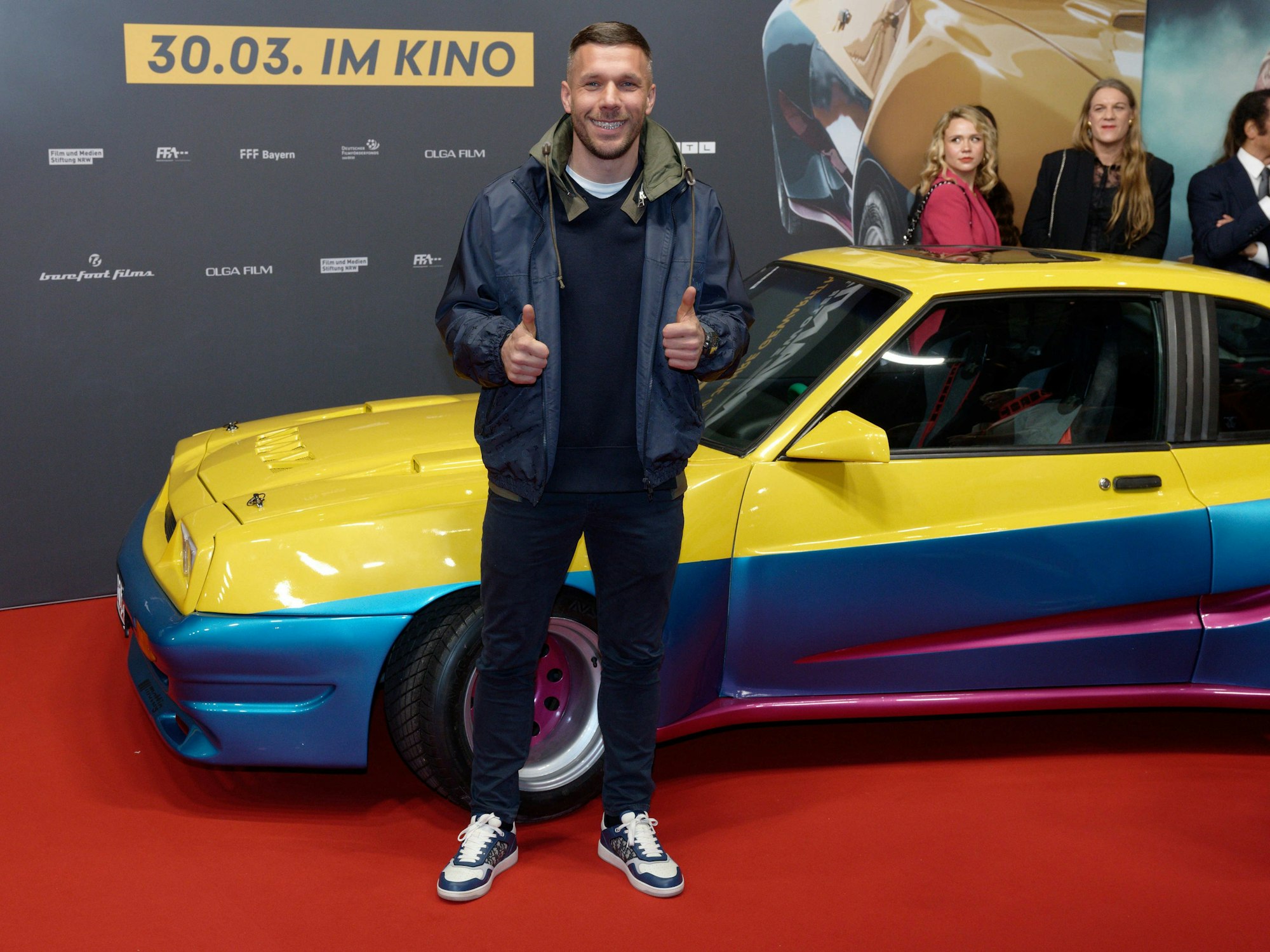 Der ehemalige Fußballer Lukas Podolski kommt zu Premiere des Films "Manta Manta · Zwoter Teil".